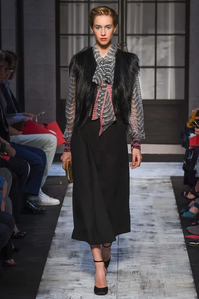Look 11